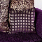 Divanetto Grendel tradizionale in ciniglia viola con braccioli arrotolati di Furniture of America