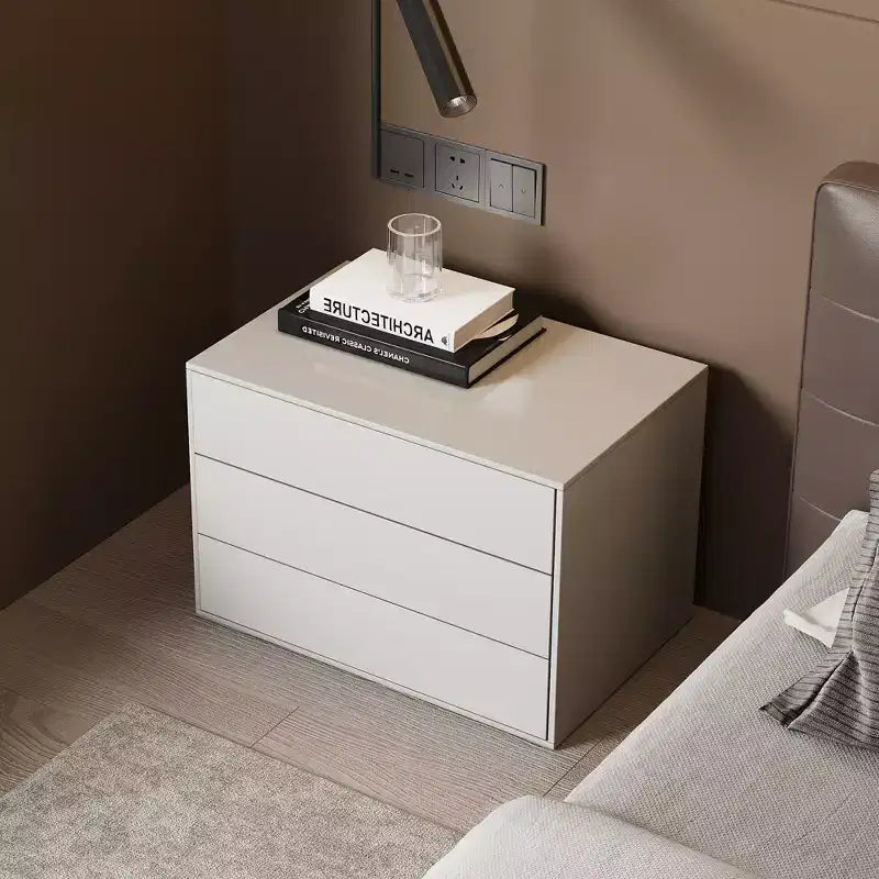 Luck Live Modern 3 drawer bedside table, which is 31.4 inches in size, can be used as a storage cabinet in both the bedroom and the living room.
