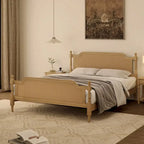 Letto a piattaforma in stile tradizionale con testiera e pediera in rattan per camera da letto