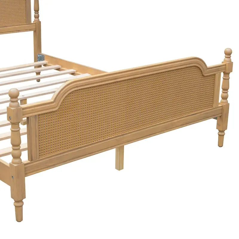 Letto a piattaforma in stile tradizionale con testiera e pediera in rattan per camera da letto