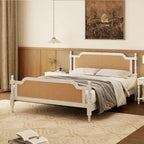 Letto a piattaforma in stile tradizionale con testiera e pediera in rattan per camera da letto