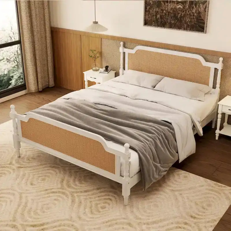 Letto a piattaforma in stile tradizionale con testiera e pediera in rattan per camera da letto