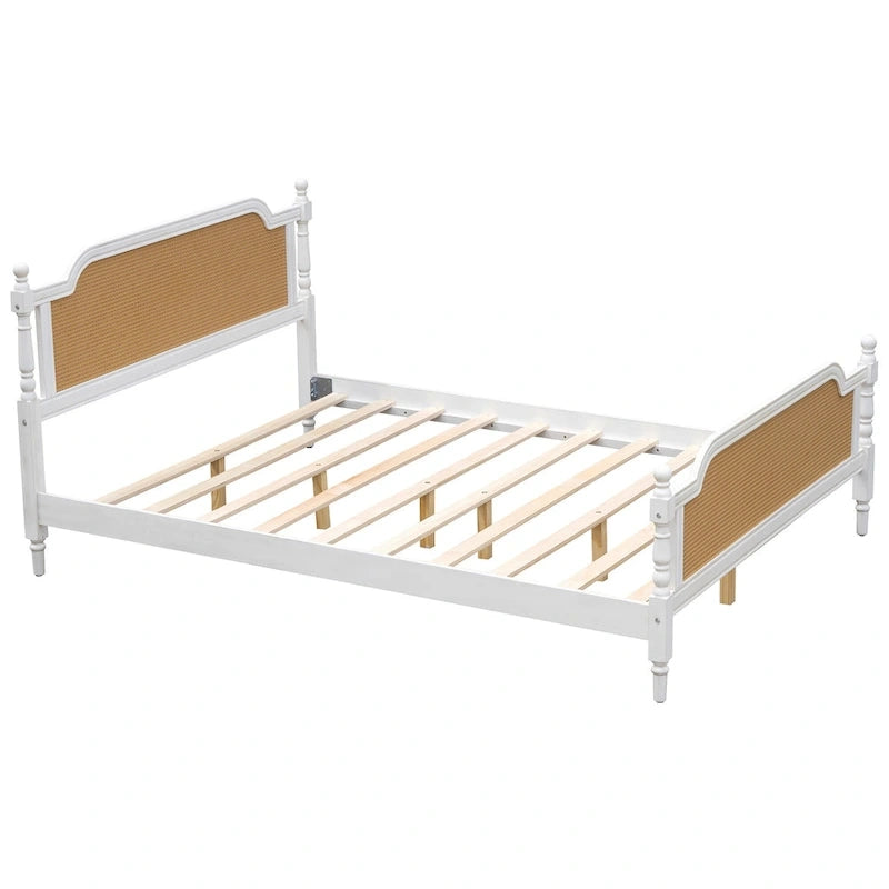 Letto a piattaforma in stile tradizionale con testiera e pediera in rattan per camera da letto