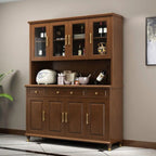 Cucina in legno, credenza bianca, portabottiglie integrato