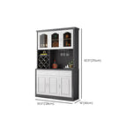 Cucina in legno, credenza bianca, portabottiglie integrato