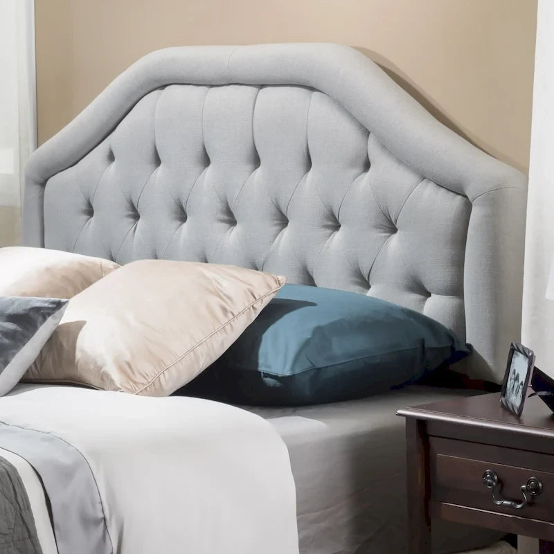 Testiera imbottita regolabile per letto a una piazza e mezza/matrimoniale con bottoni decorativi e gambe in ferro nero, design curvo