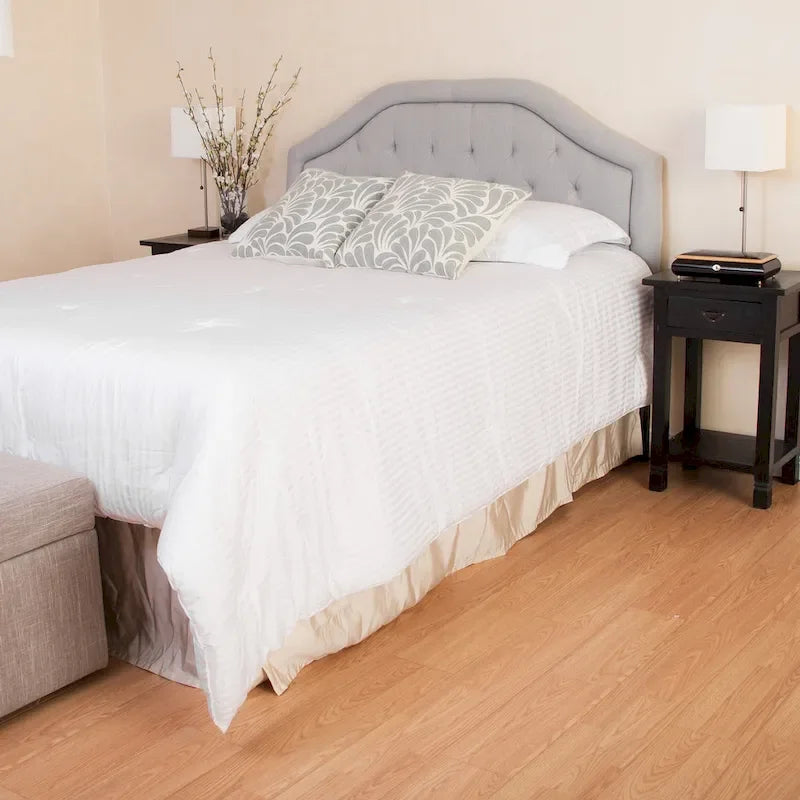 Testiera imbottita regolabile per letto a una piazza e mezza/matrimoniale con bottoni decorativi e gambe in ferro nero, design curvo