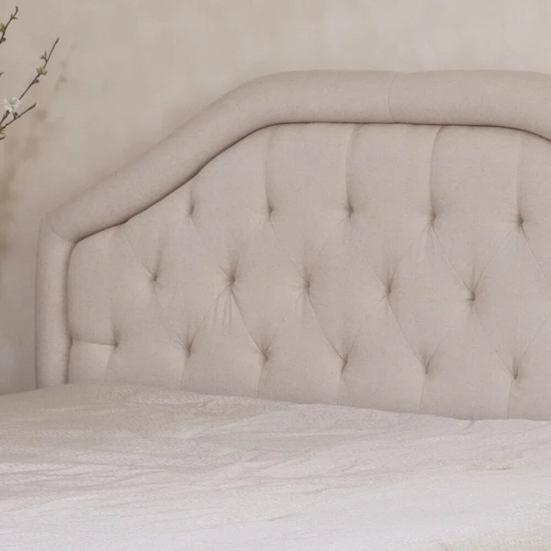 Testiera imbottita regolabile per letto a una piazza e mezza/matrimoniale con bottoni decorativi e gambe in ferro nero, design curvo