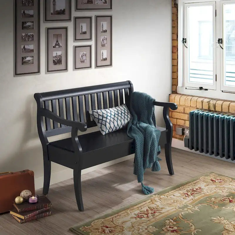 Panca contenitore con schienale a doghe e braccioli a voluta, finitura anticata, 42,38" L x 35,25" H, capacità 350 lb