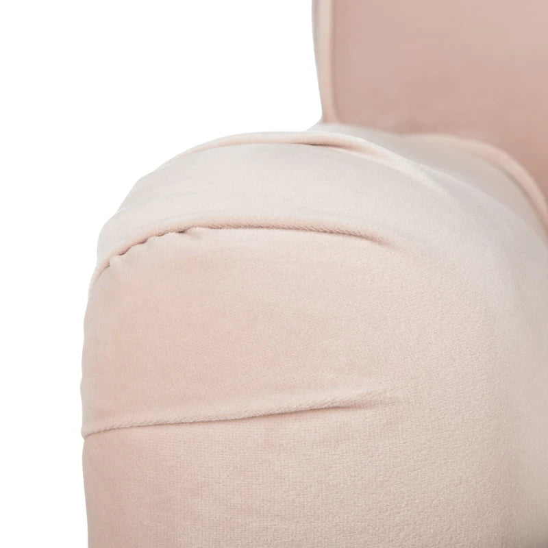 Poltrona club tradizionale con gambe in legno di betulla su ruote, profili borchiati e cuscini in lino, espresso