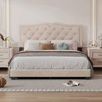 Letto a piattaforma Queen Size imbottito in velluto con testiera trapuntata