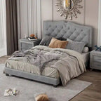 Letto a piattaforma Queen Size imbottito in velluto con testiera trapuntata