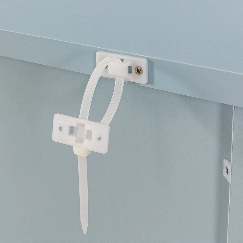 Comò moderno con struttura in legno massello e maniglia a conchiglia retrò
