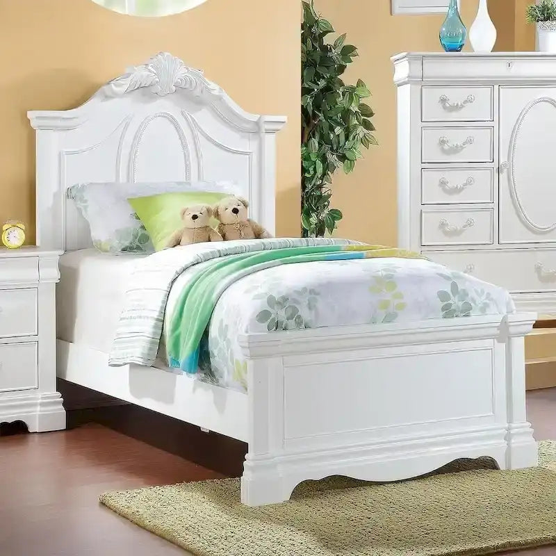 Letto in legno con testiera ad arco in finitura bianca
