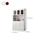 Cucina in legno, credenza bianca, portabottiglie integrato